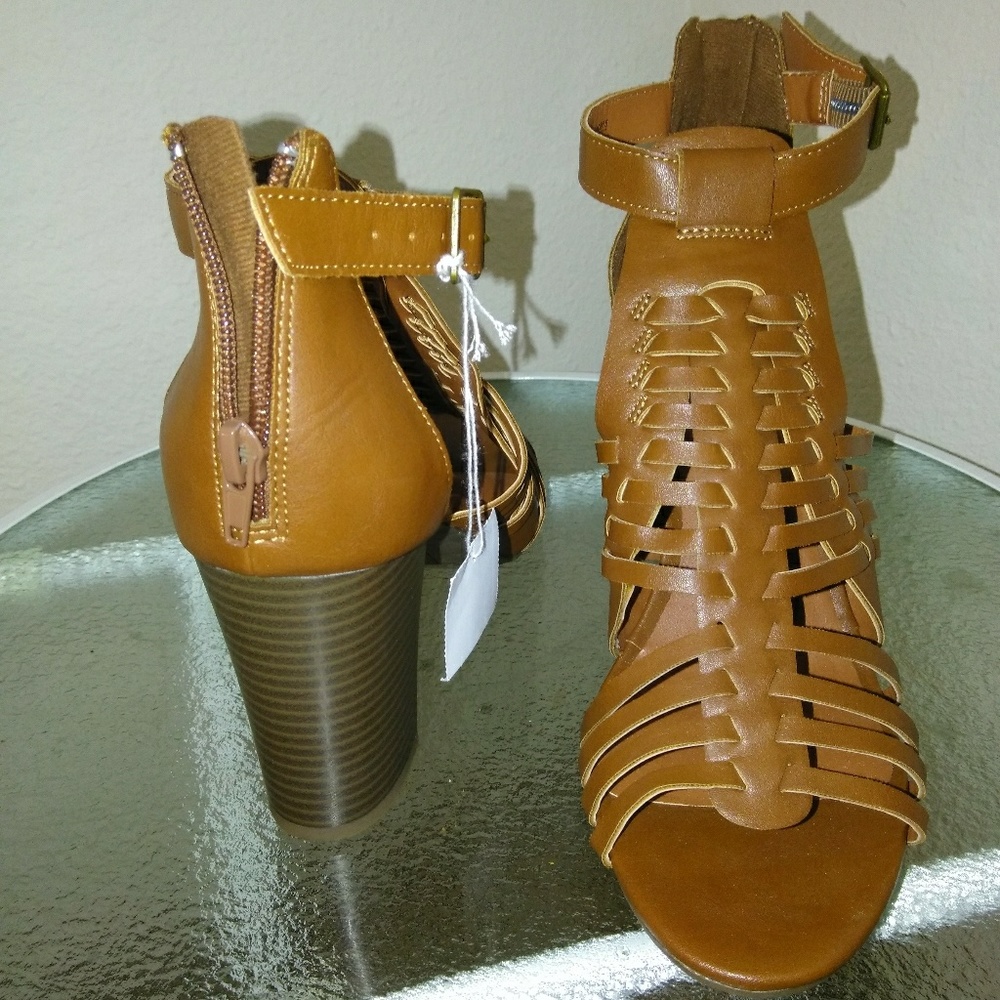 Sandals - Picture 4 of 4